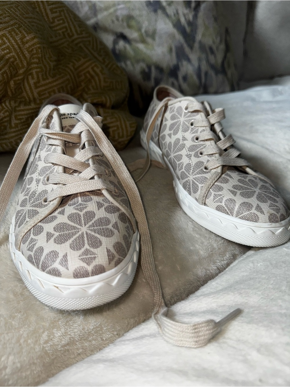 The Kate Spade Vale Spade Flower Coated Canvas Sneakers SZ 8.5B - Picture 11 of 14